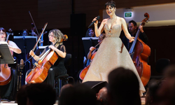 Şevval Sam, “Aşkı Bulacaksın” senfonik konseriyle İzmirlileri büyüledi