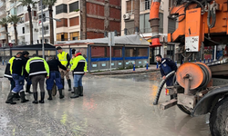 İzmir’de 50 yılda bir görülebilecek fırtına: Rüzgar hızı 137 kilometreyi aştı