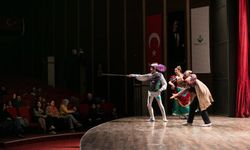 İzmir Şehir Tiyatroları “Don Kişot” ile Torbalı’da miniklerle buluştu
