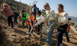 Güzelbahçe’de 1000 zeytin fidanı toprakla buluştu: Geleceğe nefes, yarınlara miras!