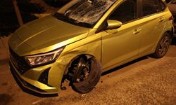 Karabağlar'da gece yarısı korkutan kaza: Otomobil, motosiklet ve 5 araca çarptı