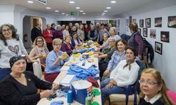 İzmir’de Tıp Bayramı’nda nesiller arası dayanışma: Bebekler için oyuncak ürettiler