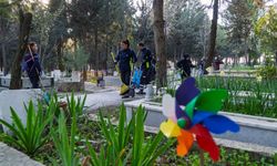 İzmir’de mezarlıklar bayrama hazırlanıyor: Temizlik çalışmaları başladı