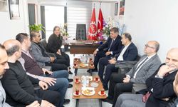 Cemil Tugay’dan DİSK’e ziyaret: İzmir’de kimseyi ayırmamalıyız