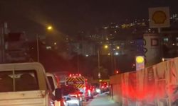 Akaryakıta rekor artış öncesi İzmir’de araç kuyruğu oluştu