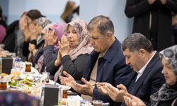 Başkan Tugay, Küçük Menderes’te vatandaşlarla iftar ve sahurda buluştu
