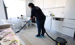 Çeşme Belediyesi'nden bayram öncesi anlamlı destek: Ev temizliği ve kişisel bakım hizmeti