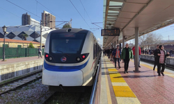 AK Parti’den İZBAN tarifesine eleştiri: Raylı sistemi pahalılaştırıyorsunuz