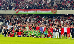 Karşıyaka–Eskişehirspor maçında tribünlerden barış mesajı