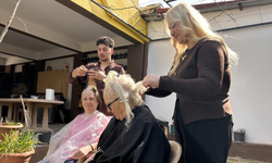 Bergama’da kuaförlerden anlamlı dokunuş: Şehit ve gazi ailelerine bayram öncesi saç bakımı