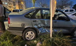 Buca'da iki araç çarpıştı: 1 yaralı