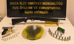 Buca’da polis baskını: Ruhsatsız silah ve yasaklı maddeyle yakalandı