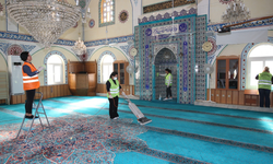 Çiğli’de cami ve mezarlıklar bayrama hazırlandı