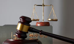 İzmir’de sahte bomba ihbarı davası: 5 çocuğa 45 yıla kadar hapis istendi