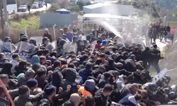 İzmir Kınık’ta madenciler ocağı işgal etti, jandarmadan müdahale