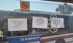 İzmir’de duraklara yapıştırılan ilanlar dikkat çekiyor: “Emeklilere kredi çıkartılır” ifadeleri tartışma yarattı