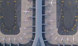 İzmir’de hava trafiği hareketlendi: İzmir Adnan Menderes Havalimanı yoğun dönem yaşıyor