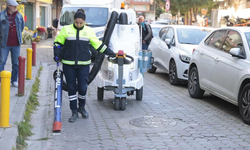 Konak Belediyesi’nden sokak temizliğine “fil” destekli çözüm