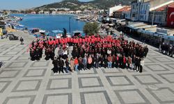 Foça’da Reha Midilli Anadolu Lisesi öğrencilerinden İstiklal Marşı etkinliği