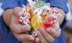 Kemeraltı’nda bayram hazırlığı: Şekerin fiyatı 200 TL’den başlıyor