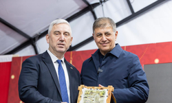 Bergama’da Ramazan ve Tıp Bayramı bir arada: İki Doktor Başkan aynı sofrada