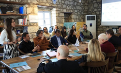 Çeşme Belediyesi’nin sosyal konut projesi İzmir milletvekillerine tanıtıldı