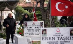 İzmir’de şehit ailelerinin ilk durağı kabirler oldu