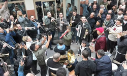 İzmir’de “Arife Çalgısı” geleneği ile bayram coşkusu sokaklara taşındı