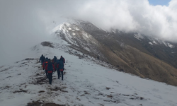 Kayıp amatör dağcı Bozdağ’da sığındığı bağ evinde sağ olarak bulundu
