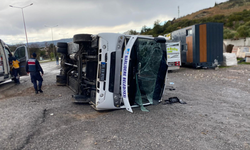 İzmir’de sporcu kafilesini taşıyan otobüs devrildi: 4 yaralı