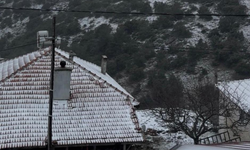 İzmir’in yüksek kesimlerinde bayram sürprizi: Dağlar karla kaplandı