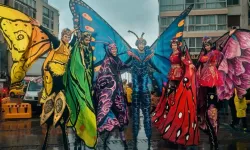 İzmir’de tiyatro kanatlandı: Butterfly Elves Gündoğdu’da büyüledi!