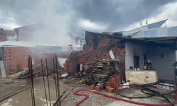 Kemalpaşa'da korkutan yangın: Tek katlı ev küle döndü