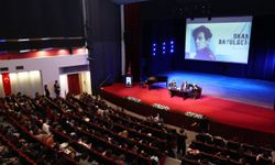 Okan Bayülgen, DEÜ Talks’ta öğrencilerle buluştu