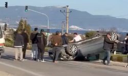 Seferihisar’da araç takla attı: Maddi hasar oluştu