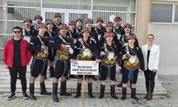 Selçuk Efes Sanat Halk Oyunları Ekibi İzmir İl Yarışması’nda üçüncü oldu