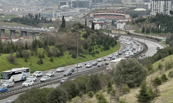 Trafikte bayram tatili yoğunluğu: İstanbul-İzmir Otoyolu'nda trafik durma noktasına geldi