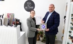 Başkan Çiçek’ten anlamlı jest: Eşine ruhsat sürprizi