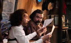 İzmir Şehir Tiyatroları’ndan yeni oyun: “Halktan Biri” prömiyere hazır