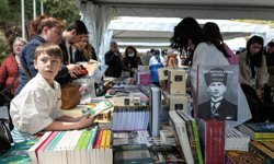 İZKİTAP Fuarı’nda yoğun ilgi: Kültürpark edebiyatla dolup taşıyor