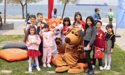 Konak’ta 23 Nisan coşkusu meydanlara taştı: Çocuk şenliği büyük ilgi gördü