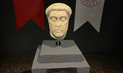 ABD'den geri alınan Smyrna kökenli heykel başı İzmir'de sergileniyor