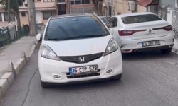 Konak’ta yol krizi: Sürücü aracını bırakıp evine gitti, trafik kilitlendi