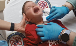 Karabağlar’da 2 yaşındaki çocuğa bıçaklı saldırı