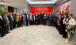 CHP İzmir’de kritik zirve: Eski isimler aynı masada