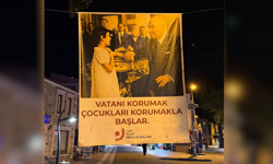 Foça’da CHP Gençlik Kolları’ndan dikkat çeken pankart