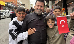 İzmir’de işletmeciden örnek davranış: 23 Nisan’da çocuklara ücretsiz ikram