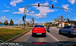 Aliağa-Bergama yolunda motosiklet sürücüsünden tehlikeli ihlal