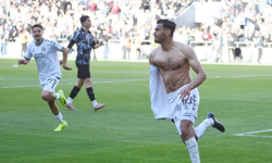 Altay’da perdeyi Deniz Kadah kapattı