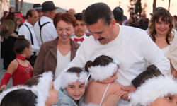 Dikili’de dans şöleni: Başkan Kırgöz’den yeni sanat merkezi müjdesi